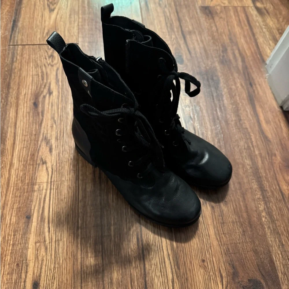 Boots - Picture 4 of 4